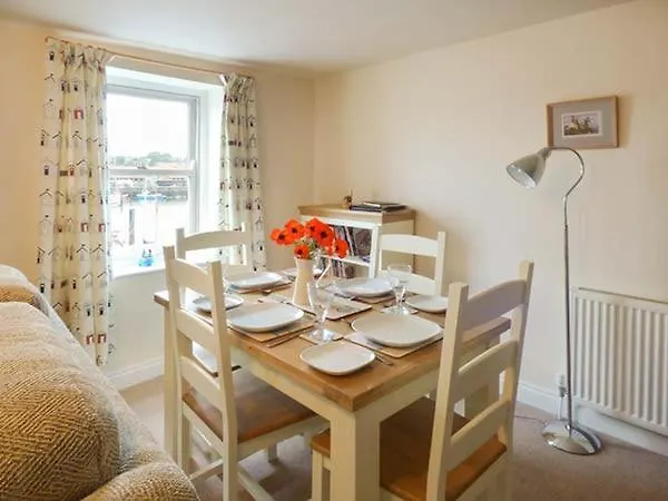 Апартаменты Odd Sock Уитби